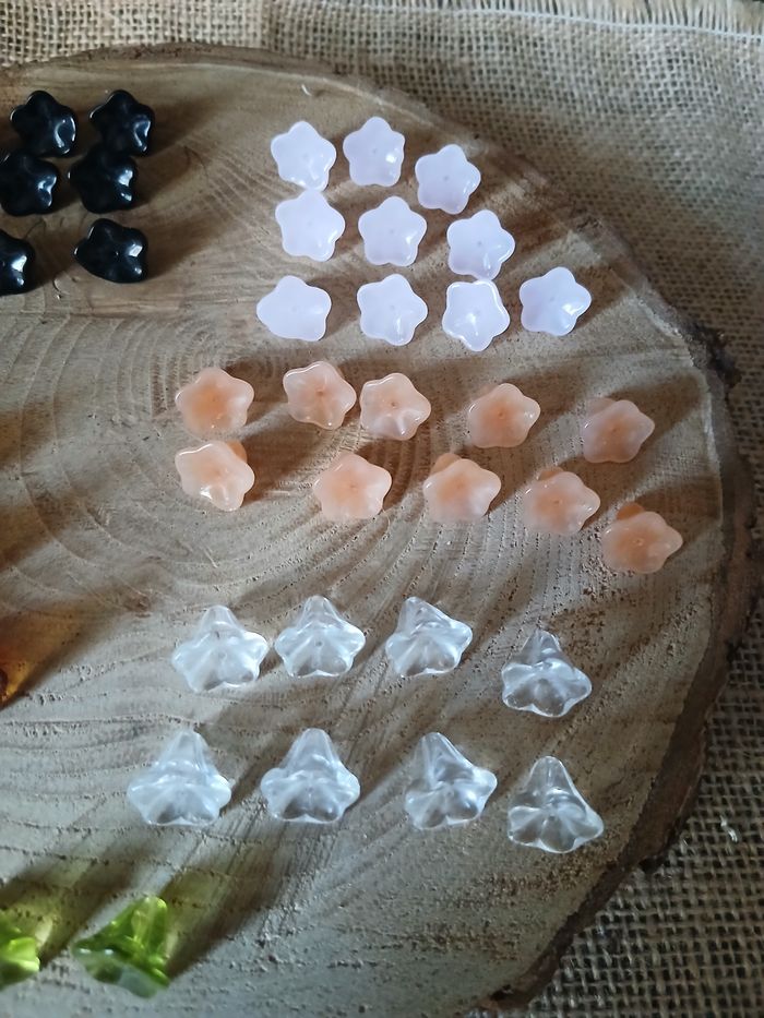 Lot de 50 perles en verre fleur noir marron rose beige transparente verte - photo numéro 3