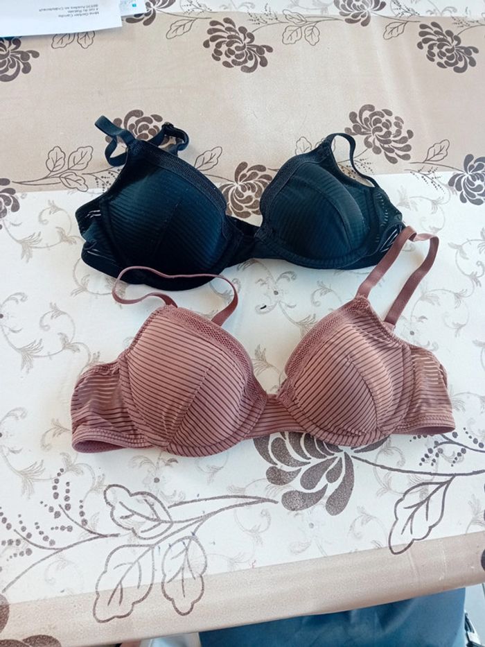2 soutients gorges 85B