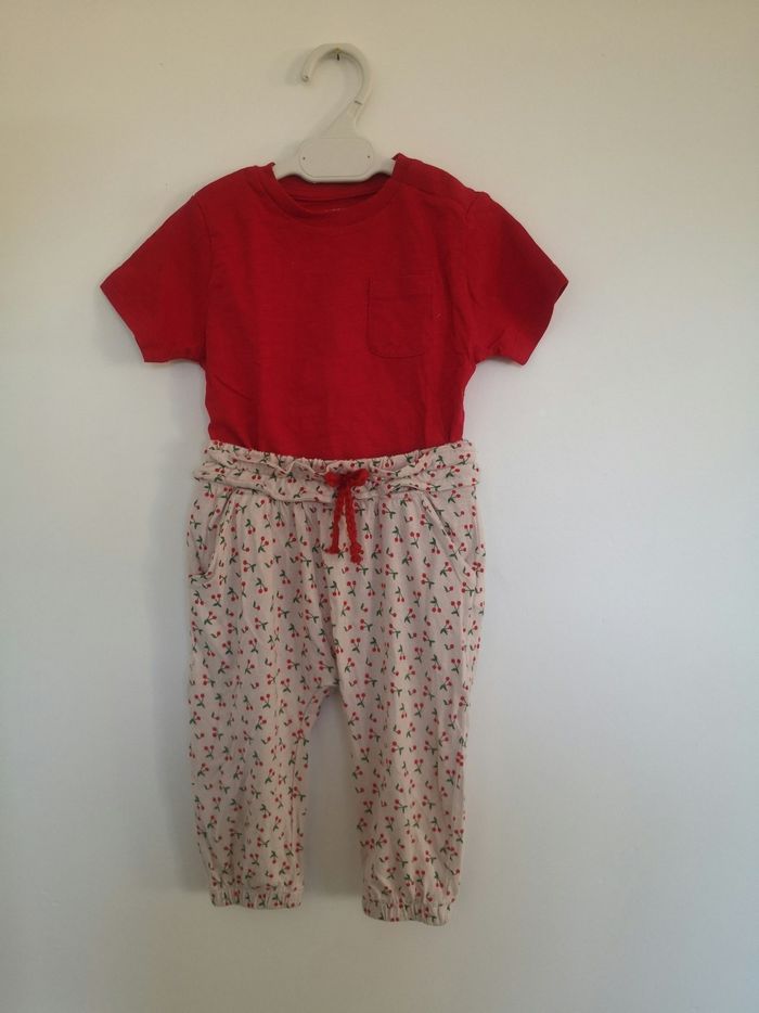 Ensemble pantalon et t-shirt 12 mois