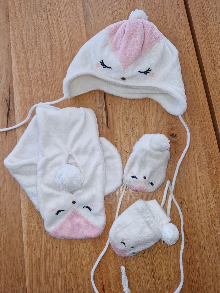 Lot ensemble bonnet gants, bonnet