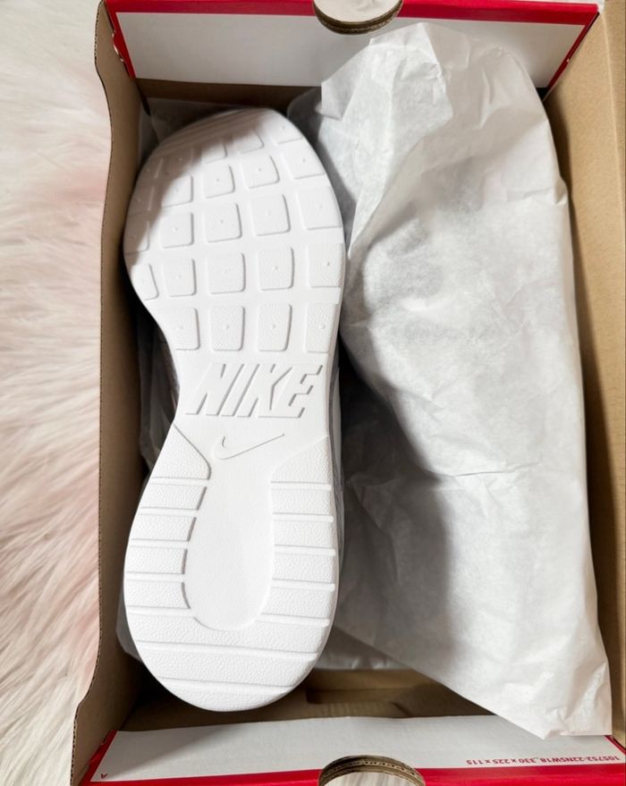 Baskets Nike – Taille 44,5 – gris clair/blanc – Neuf avec étiquette - photo numéro 5