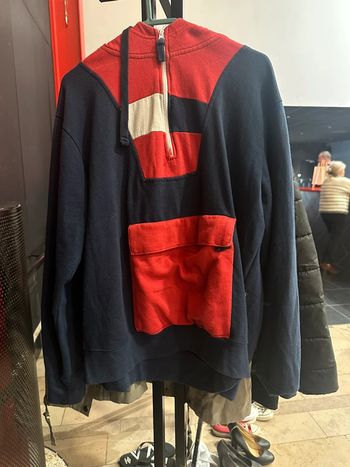 Sweat bleu