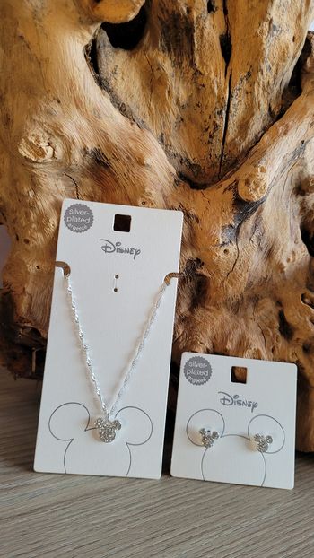 Ensemble collier et boucles d oreilles disney neufs