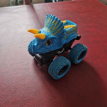 Monster truck a traction