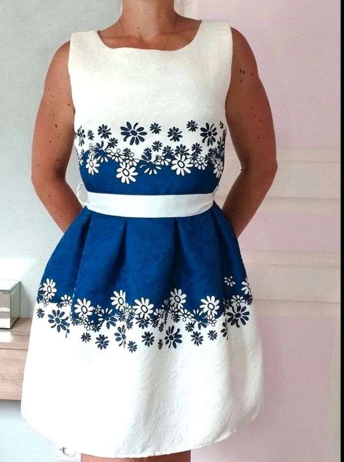 Robe  blanc  bleu  fleuri  cérémonie  -  Miss  One  -  M =  XS actuel -  Neuve - photo numéro 3