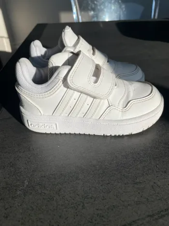 Baskets Adidas taille 26