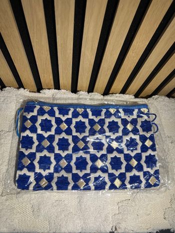 Pochette plate avec dragonne