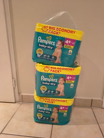 168 couches Pampers Baby-Dry taille 4+ (3 sachets de 56 couches) 💧