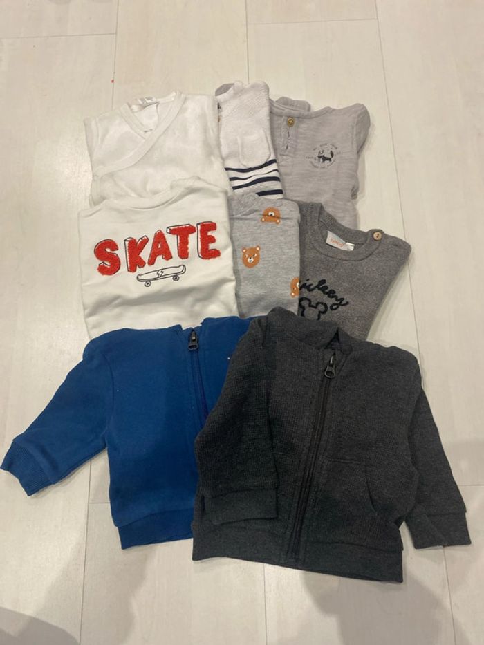 Lot de 8 pulls/ gilets 3 mois