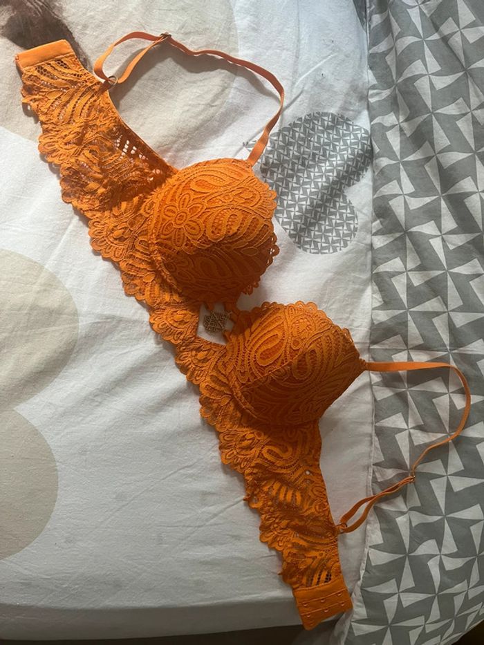 Soutien gorge orange très joli - photo numéro 3