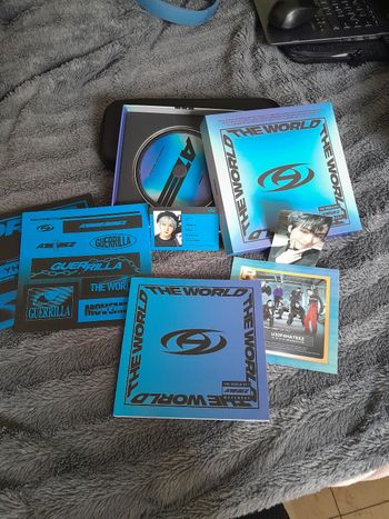 Album Ateez.  Pc officiel Mingi