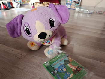 Chien violette, peluche interactive