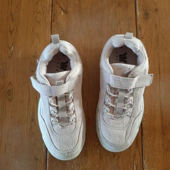 Baskets Unik pointure 35