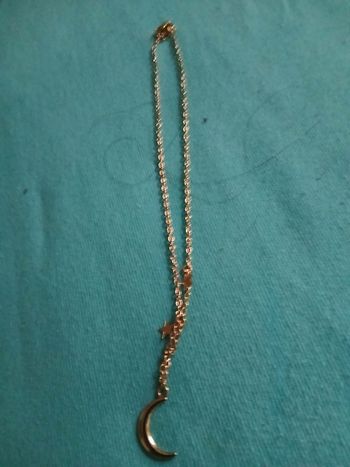 Collier grande lune neuve dorée