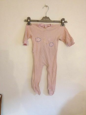 Grenouillère bébé fille rayures roses et jaunes avec motifs 