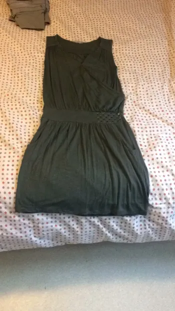 Robe cache coeur kaki