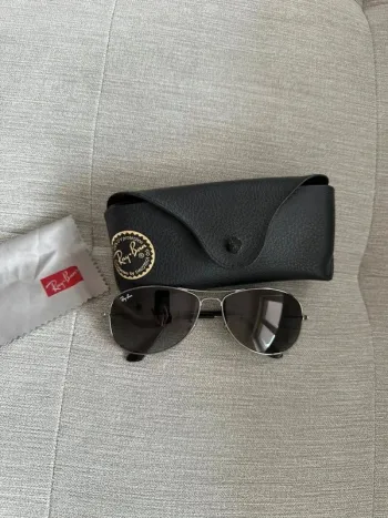 Ray-Ban RB3362 – Lunettes de soleil stylées, intemporelles 😎