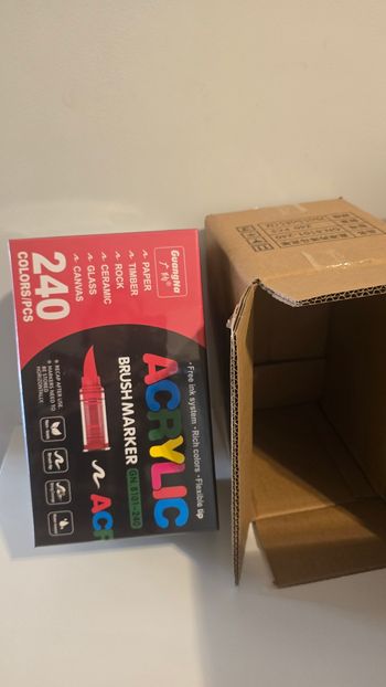 La boite guangna 240 feutres acryliquzs