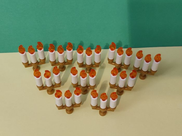 Lot 10 chandeliers avec bougies Lego - jamais utilisés parfait état - vrai Lego - photo numéro 4