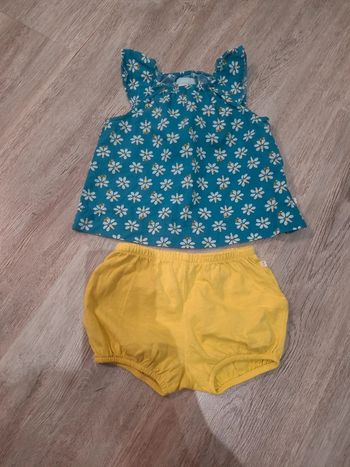 Ensemble blouse a fleurs et short jaune
