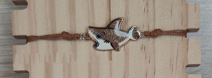 Bracelet reglabe requin neuf