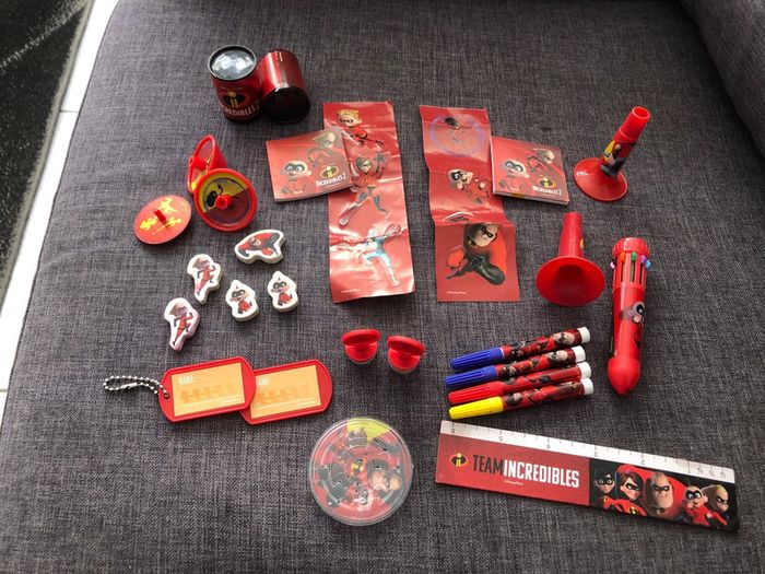 Livre figurines et accessoires les indestructibles - photo numéro 8
