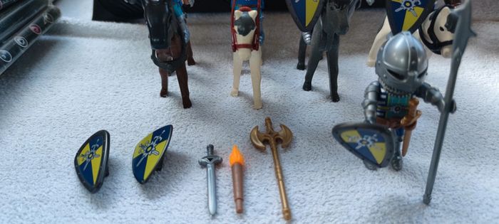 Playmobil  lot 5 Chevaliers Novelmore + chevaux + armes - photo numéro 3