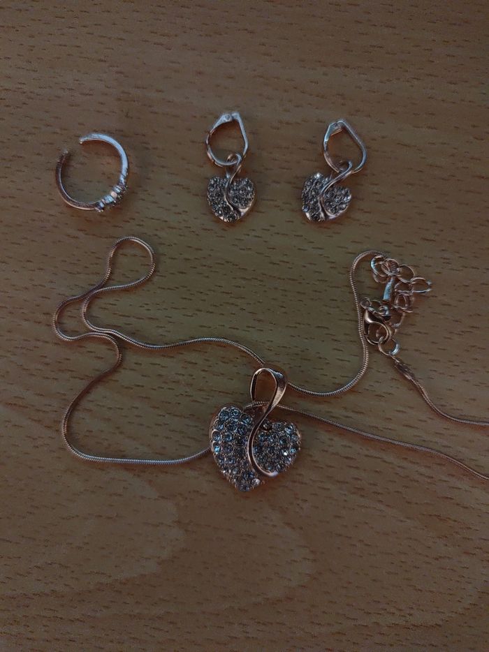 Bijoux collier bague boucles d'oreilles - photo numéro 1