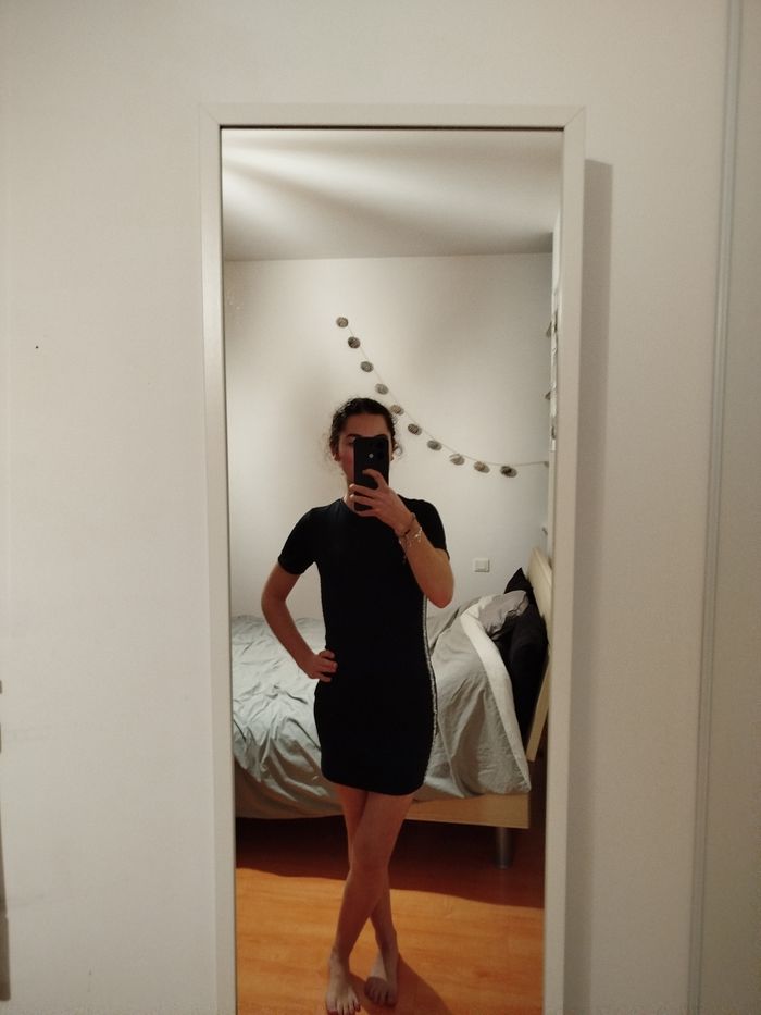 Petite robe noire taille 34 pull&bear