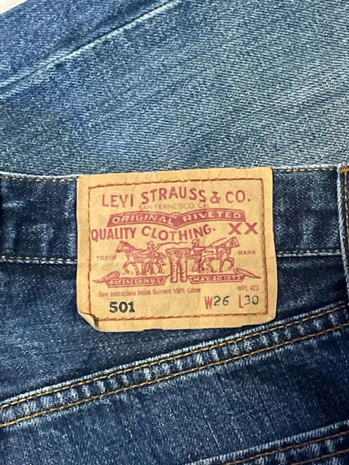 Jean Levi’s 501 bleu marine taille W26 L30 - photo numéro 4
