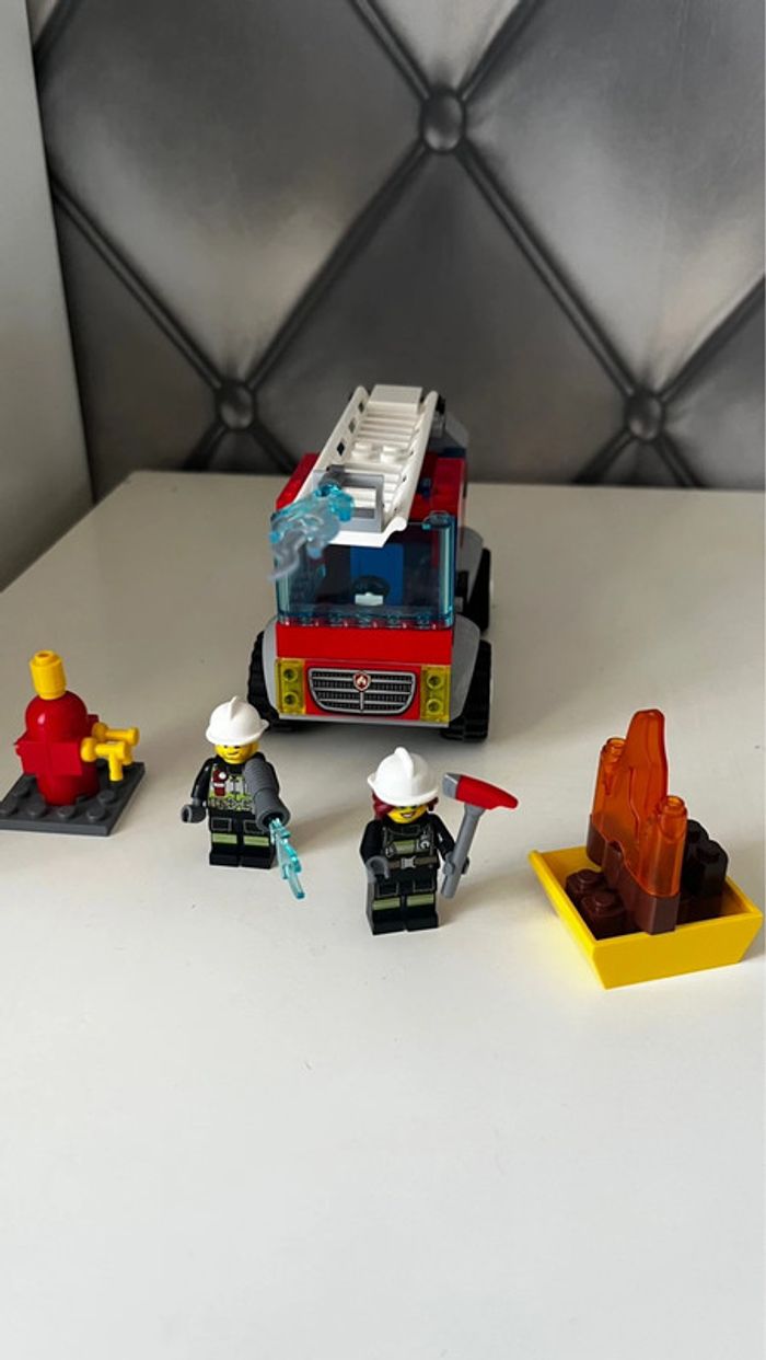 Lego city 60280 le camion des pompiers - photo numéro 2