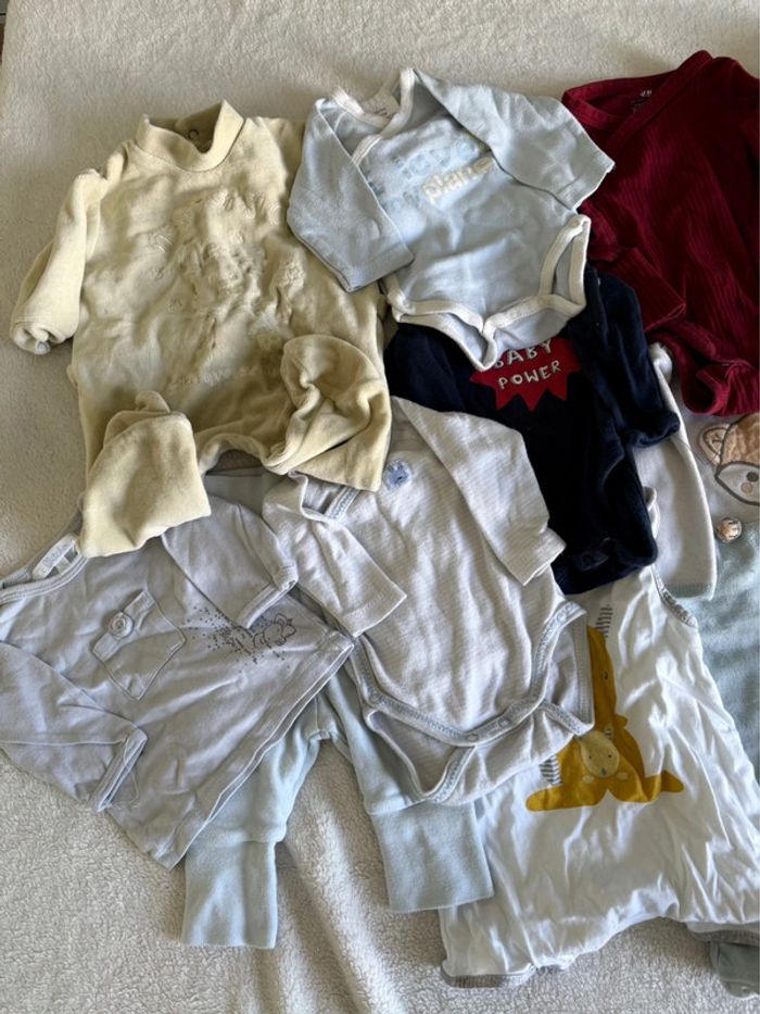 Lot vêtements bébé garçon – Taille 1 mois - photo numéro 2