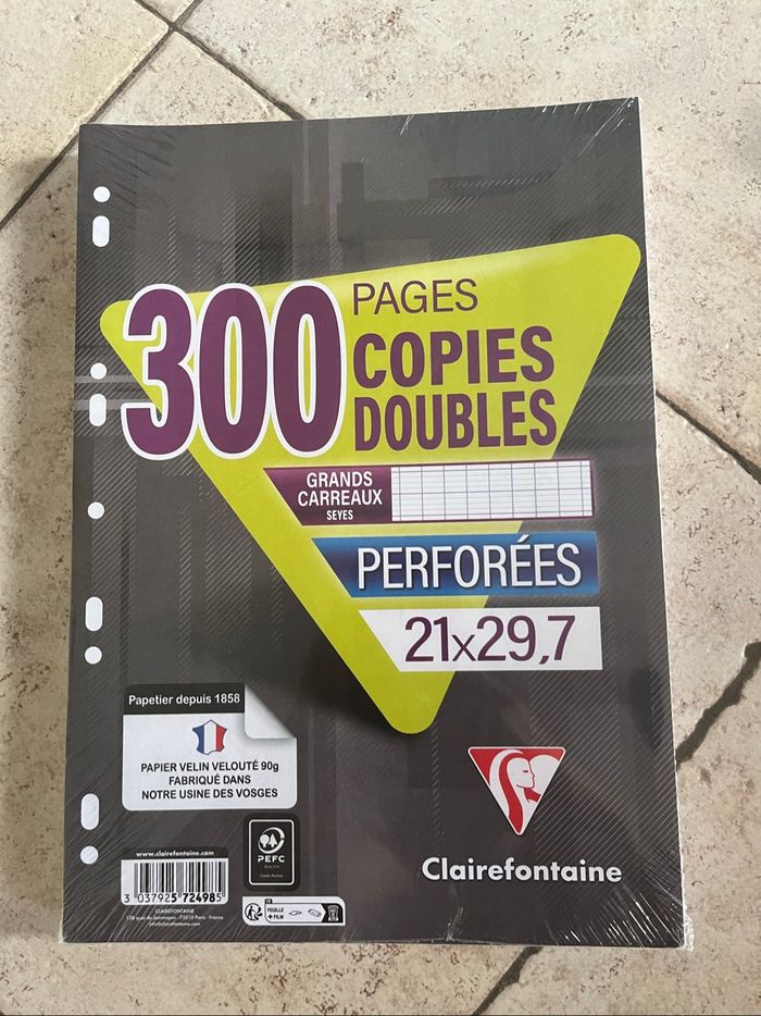 Lot de papeterie (cahiers et feuilles) - photo numéro 8