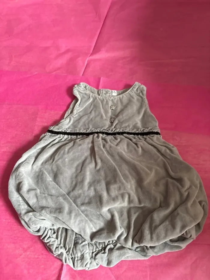 Robe grise et noir