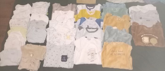 Lot de pyjama et bodies