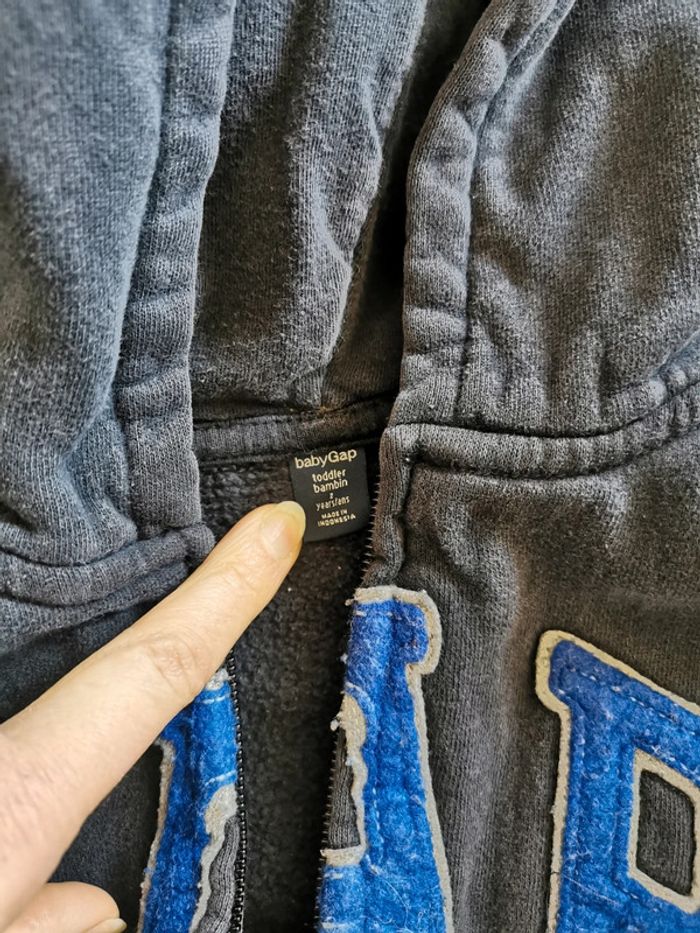 Lot veste chaude GAP 2ans veste zippé - photo numéro 3