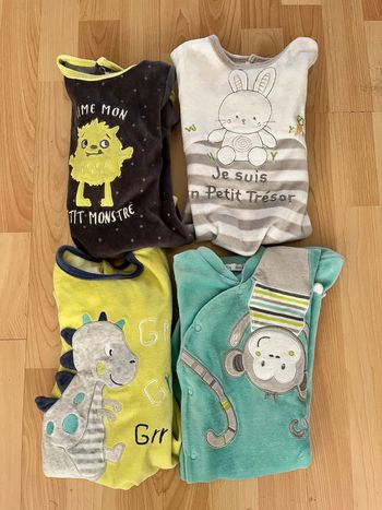 Lot de pyjamas / dors bien
