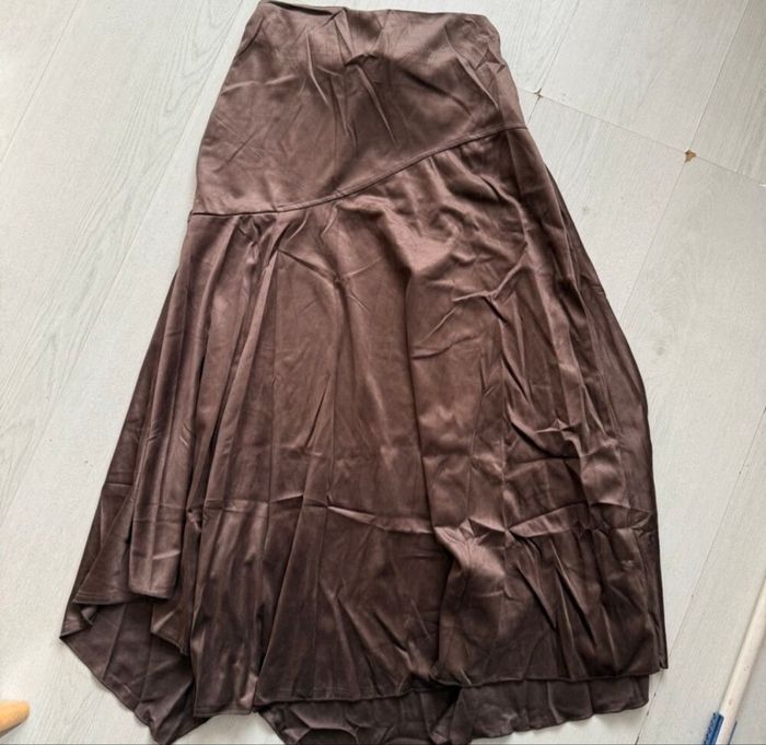 Jupe toucher peau de pêche velours marron  Légère asymétrie - photo numéro 10