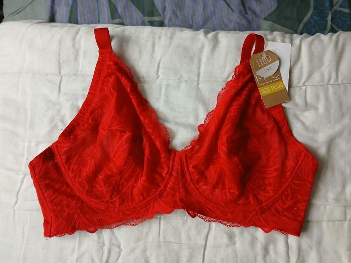 Soutien gorge rouge - photo numéro 6