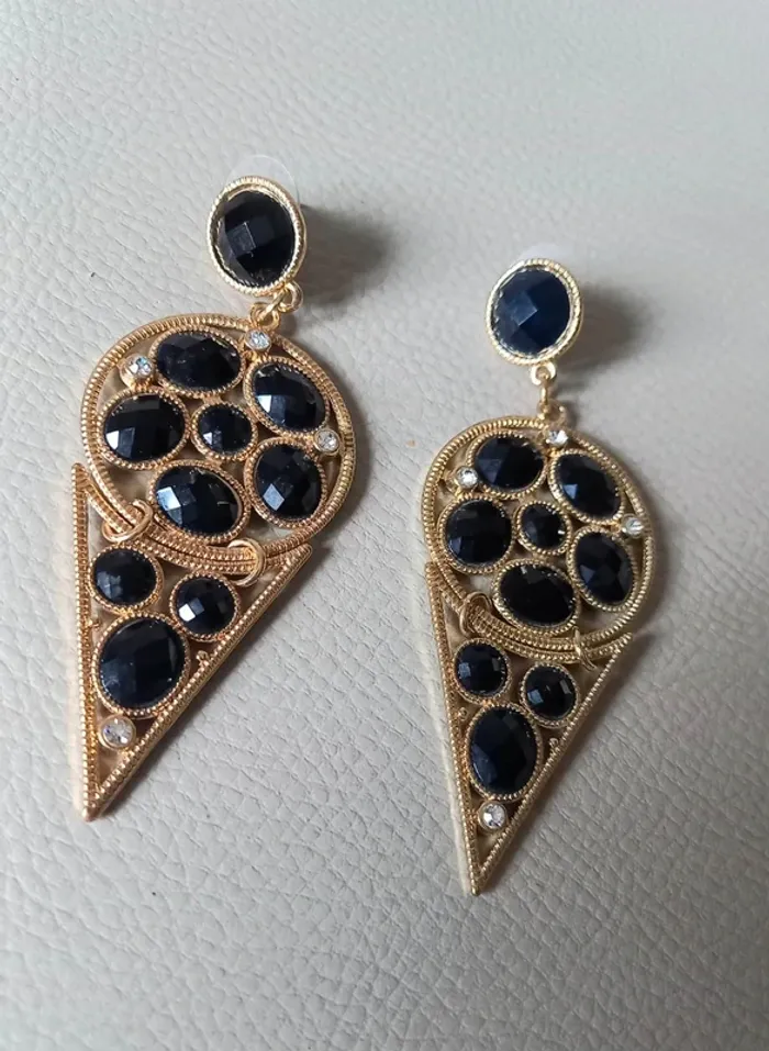 Boucles d'oreilles longues fantaisie - photo numéro 3