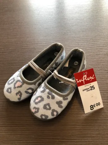Chaussons fille 25