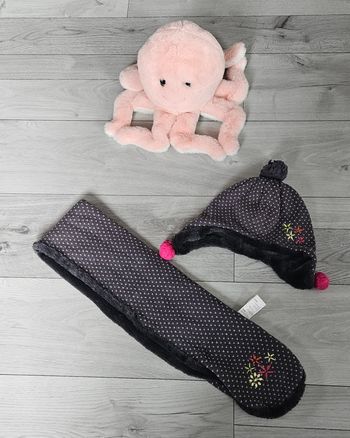 Lot bonnet et echarpe