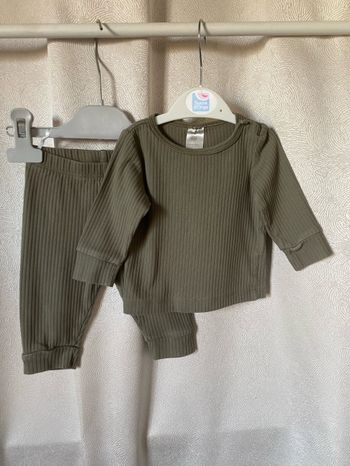 Petit ensemble kaki comme neuf 3 mois H&M