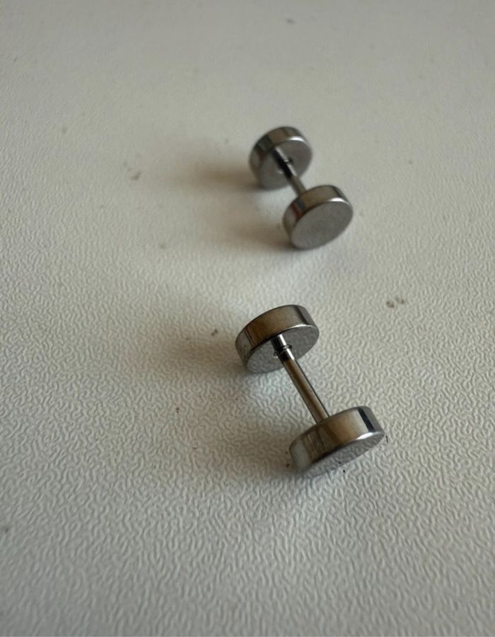 Boucles d’oreilles homme argent ronde en acier inoxydable simple - photo numéro 2