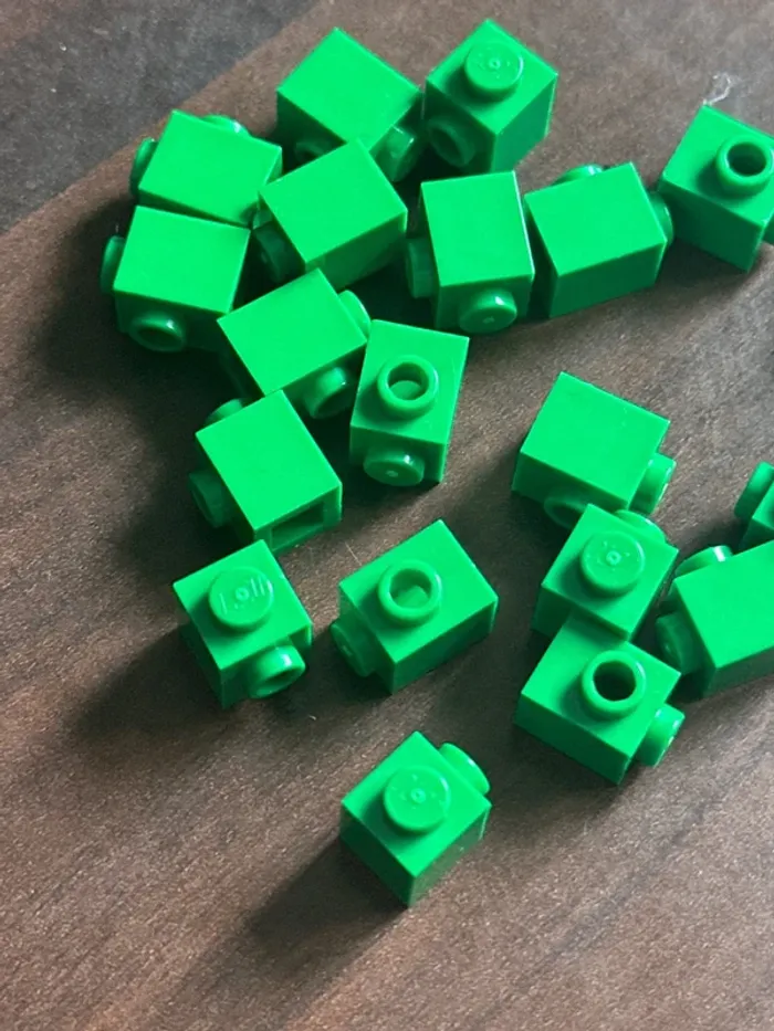 20 Brick Lego , Modified 1 x 1 with Stud on Side ref 87087 Green - photo numéro 3
