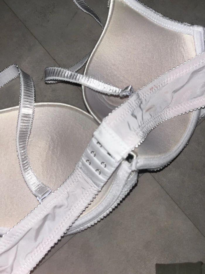 Soutien gorge blanc - photo numéro 3