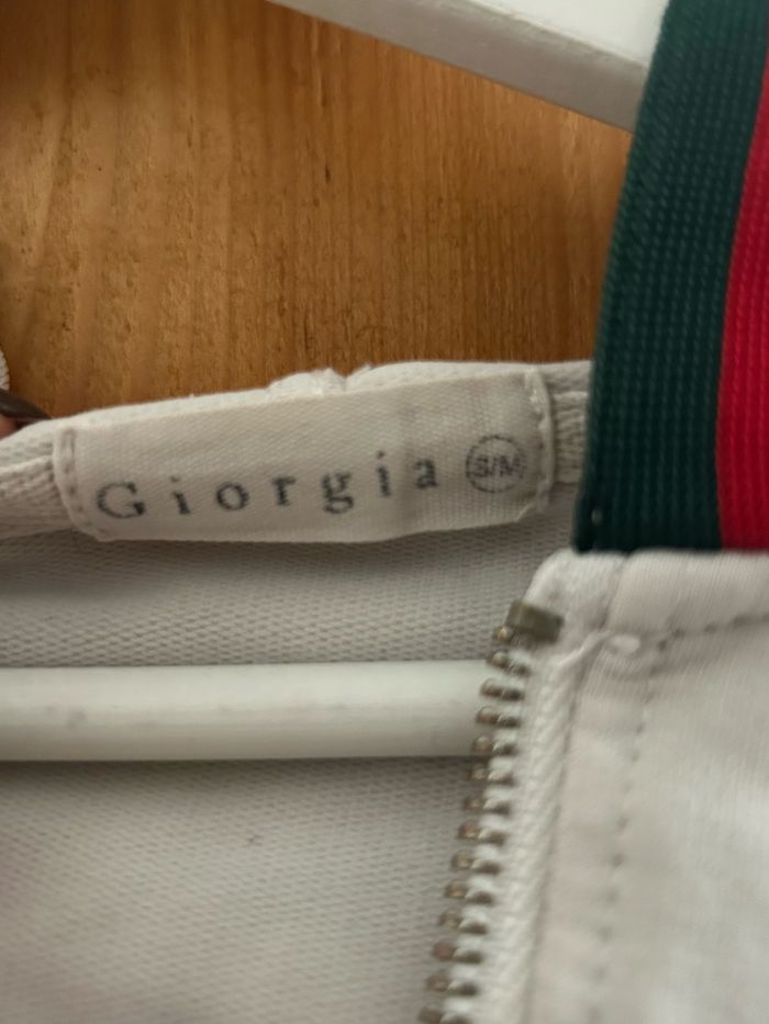 Veste à capuche blanche