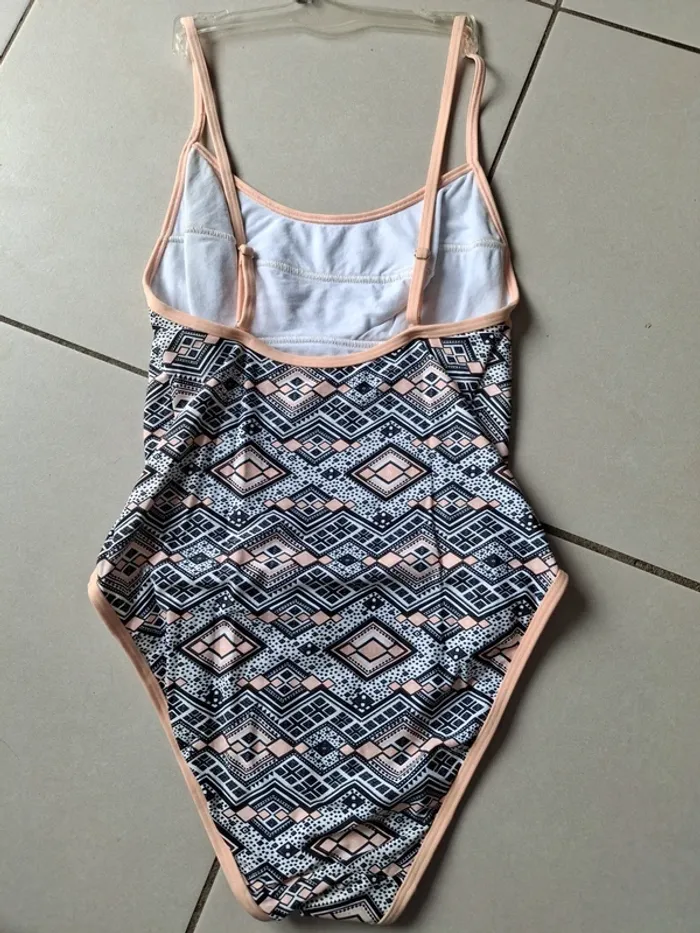 Maillot de bain une pièce femme T5 neuf - photo numéro 2