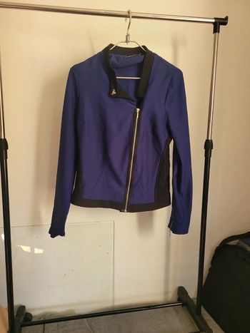 Veste bleu et noire