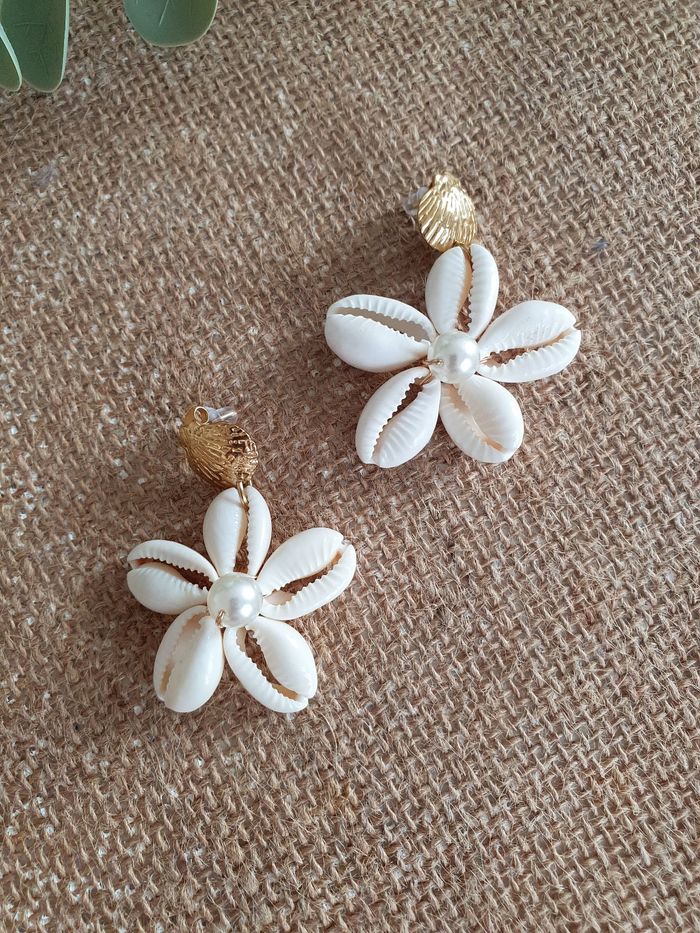 Boucles d'oreilles Fleur coquillage - photo numéro 2